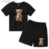 Kläderuppsättningar Childrens Machine Bear Printed Boys/Girls T-Shirt Kindergarten Top+Shorts 2P 3-13Y Birthday Present Casual Fashion Sunshine Set Q240425
