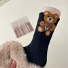 Chaussettes de femmes mode rétro rétro polyvalent mignon caricaturé en peluche de chaussettes d'ours confortable