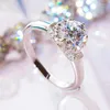 Pierścienie klastra 2 D kolor kolor moissanite dla kobiety s925 srebrny platynowy platanowy zespół zaręczynowy prezent grzywny biżuteria