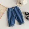 Hose neue Frühlingsbaby Jeans Jungen Komfort gutaussehende Denimbluepants Kinder Mädchen Outwear Hosen H240425