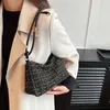 DrawString Classic Plaid Underarm Bags Women Luxury Designer Handväska Elegant Lady Shoulder Bag Woolen Sticked Purse Crossbody