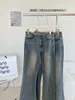 Jeans femminile vintage svasata blu in jeans -turista comfort wash per preparare pantaloni a gamba larga vecchia moda