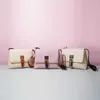 Saco quadrado de couro contrastante contrastante para primavera/verão 2024 simples e casual ombro único ombro crossbody arron