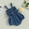 Rompers Pudcoco Infant Baby Girls Denim Romper Solid Color Bowknot Ruched ärmlösa Sling Bodysuits Summer Nyfödda Baby Playusits ​​0-18M D240425