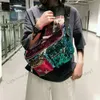 Designer kvinnor paljett midjeband bröstväska avslappnad crossbody väska ny axel crossbody lysande fiskskala mångsidig resväska i y2k cool flickor sportväska 240425