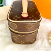 Womens Luxurys cosmetic Case Designer makeup bag Tote Brown flower handbag fashion Leather Clutch wash pouch Bag Shoulder strap Crossbody square make up lunch Bags