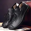 Chaussures décontractées à la main pour hommes en cuir extérieur