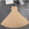 Grundläggande avslappnade klänningar Designer Brand M Family 24 Spring/Summer New Style A-Line Celebrity Sticked Dress Kuap