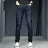 Designerjeans für Herren Herbst und Winter Plüsch verdickte neue Jeans für Mann luxurielle koreanische Version Dicke Stretch Füße Slim Fit Stickerei Medusa Fashion Hosen