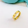 2024 Fashion Unisex Luxury Ring para hombres Mujeres Unisex Designer Anillos Joyas Sliver Color Q4