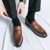 Wersja koreańska vintage górna warstwa oryginalny skórzany poślizg na mokasynach oddychający projekt biznesowy swobodny krowi butów dla mężczyzn