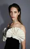 Casual jurken witte zwart strapless bandage jurk dames 2024 sexy vouwen fanstijl backless split party fashion outfits bd2434