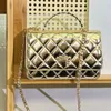 Designerskie kobiety na ramię skórzana klapa diamentowa logo metalowy arkusz luksus błyszcząca torebka Matelasse łańcuch crossbody torebki makijaż sakoche klipowy kieszonkową czerwoną kopertę