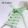 Pièces de chaussures 1pair Couleur solide Shoelaces Classic pour les baskets 12 couleurs Lacets Lacets blanc noir Lace Flat Lace Boot 100/120 / 140cm