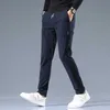 Pantalones para hombres estirando pantalones casuales hombres clásicos de ajuste delgado de peso liviano para hombres joggers sencillos sólidos pantalones de color caqui sólido D240425