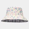 Berets 2024 Frühlings Sommer Polyesterabdruck Zwei Seiten tragen Eimer Hut Fisherman Outdoor Travel Sun Cap for Women 02