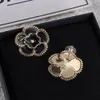 Lyxdesignerörhängen Studs Classic Double Letter Floral Brass smycken Packa upp kvinnors bröllopspresenter