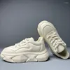 Sapatos casuais calçados pretos do pai do pai genuíno de couro elevado de grossa pão para tênis masculinos aumentou 6 cm de esportes masculino masculino