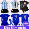 2024 DI MARIA KIDS KIT SOCUCENTE JERSEYS NACIONAL MARTINEZ ROMERO DE PAUL Mac Allister J.Alvarez Home Away Futebol GK Camisas adultas Manga curta adulta