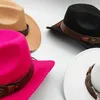 Chapeaux à bord large chapeau de seau de femmes nouvelles femmes et hommes laine chapeu western cowboy chapeau gentleman up usaves hat jazz sombrero hombre chapeau cowboy chapeau cowboy y240425