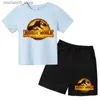 Kledingsets Childrens Summer Dinosaur T-shirt+shorts 2p jongens en meisjes horrorpatroon casual huis buitensporten comfortabel Q240425