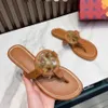 spring and summer new Europe and the United States and the United States simple metal buckle clip feet flip-flops fashion beach big yards clip toes sandals drag female