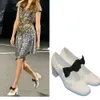 2024 Yeni Tasarımcı Mary Jane Ayakkabıları Kadın Moda Çok yönlü Yay Pompaları% 100 Orijinal Deri Blok Topuk Pompaları EU34-41