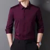 Koszulki męskie sukienki Wysoka elastyczność mężczyźni w paski w paski z długim rękawem koszula bez kieszonkową zmarszczki za darmo miękki, swobodny standardowy opieka