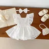 Flickans klänningar nyfödda flickor prinsessan jumpsuit söt spets ärmar klänning jumpsuit set + bow hårnål baby flicka härlig 2st D240425