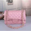 Toppväskor sacoche lyxiga designer kvinnor väska anpassad märke handväska kvinnor läder guldkedja crossbody svart vit blå rosa nötkreatur axel cc trevlig gåva