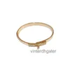 Luxury haut de gamme H bracelet à la maison Version haute bracelet Half Diamond Womens Rose Gold Button Fashion Light Luxury Bangle