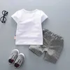 Set di abbigliamento per bambini estivi per ragazzi abiti in cotone per bambini t-shirt bowknot pantaloncini 2 pezzi/set set di abbigliamento per bambini