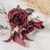 Decoratieve bloemen Simulatie Rose Dry Bouquet Artificial Silk Flower Decoratie Huistafel Rozen nep trouwplanten met gras