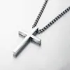 Strängar Nytt rostfritt stål Cross Pendant Halsband lämpligt för män Kvinnor Minimalistiska smycken Mens och kvinnors halsband Silver 240424