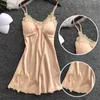 Vêtements de sommeil pour femmes sexy satin sans moustille brodé en V nouilles italiennes de nouilles en dentelle fleuris