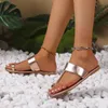 2024 Kvinnor S Flat Sandals Pu Leather Open Toe Ladies Beach Shoes Summer Sexiga tofflor Sandaler Buckle Strap Flip Womens Sandaler 240415