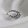 Klusterringar över gränsen S925 Sterling Silver Ring för kvinnor med överdriven europeisk och amerikansk bröllopstema full av diamanter