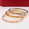 Bracelets simples et atmosphériques de haute qualité Cinquième Bracelet de boucle femme à anneaux éternels 18K