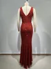 Runway Dresses Women Celebrity Deep V Neck Cut Out Red paljetter Lång lyxig cocktailklänning Elegant Prom Wedding Evening Party Födelsedagsklänning