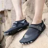 Sapatos aquáticos a montante para homens, homens, crianças nando de sapatos de praia descalços de cinco dedos, tênis respiráveis macios 25-46 240415