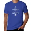 Les polos masculins fonctionnent comme un t-shirt de pirate de capitaine jeu