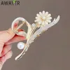 Clips de cheveux Barrettes Crystal Flower Hair Claw Crabs Clips Girls Girls Perle Hicestone Hair Hair Accessoires Metal Hair Claw Pearl Shark Clip pour femmes 240426