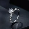 Clusterringen 1.0ct Mosanite Ring Dames D Color VVS1 Ex Round Cut 925 Sterling Silver Elegant Pattern Engagement Bruiloftsieraden