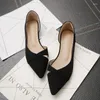 Chaussures décontractées de couleur noire plonaire de la femme