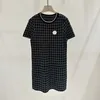 Basic casual jurken Designer merk GAODing 24 Zomer Nieuw klein geurige wind Dark Grid Camellia Flower Pins beroemde stijl gebreide korte mouwen jurk 85T8