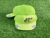 Fluorescencyjne zielone czapki kulkowe swobodne litery zakrzywione baseballowe litery mody Graffiti Hat3524296