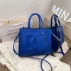 Luxurys Designer Totes Büyük Alışveriş Tote Çanta Designer Debriyaj D Kabartmalı Logo Çantası Çapraz Vücut Omuz Çantası Kadın Çanta Seyahat Duffel Bag Haftalık