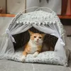 猫のキャリアクレートハウスかわいいプリンセスキャットベッドの定期的なティーピーティーを囲み、折り畳み式の床に快適なハンモック折りたたみ式猫テントドッグベッドペットバスケットマット240426