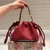 Bolsa feminina de moda nova bolsa de cordeiro de cordão francês de luxo de couro genuíno francês Bolsa plissada saco de mão versátil de luxo de luxo crossbody