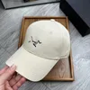 Nieuwe modehoedontwerper Luxury honkbal hoed heren en dames zomer zonnebrandcrème Sunshade Hat Classic geborduurde patroon Duck tong hoed